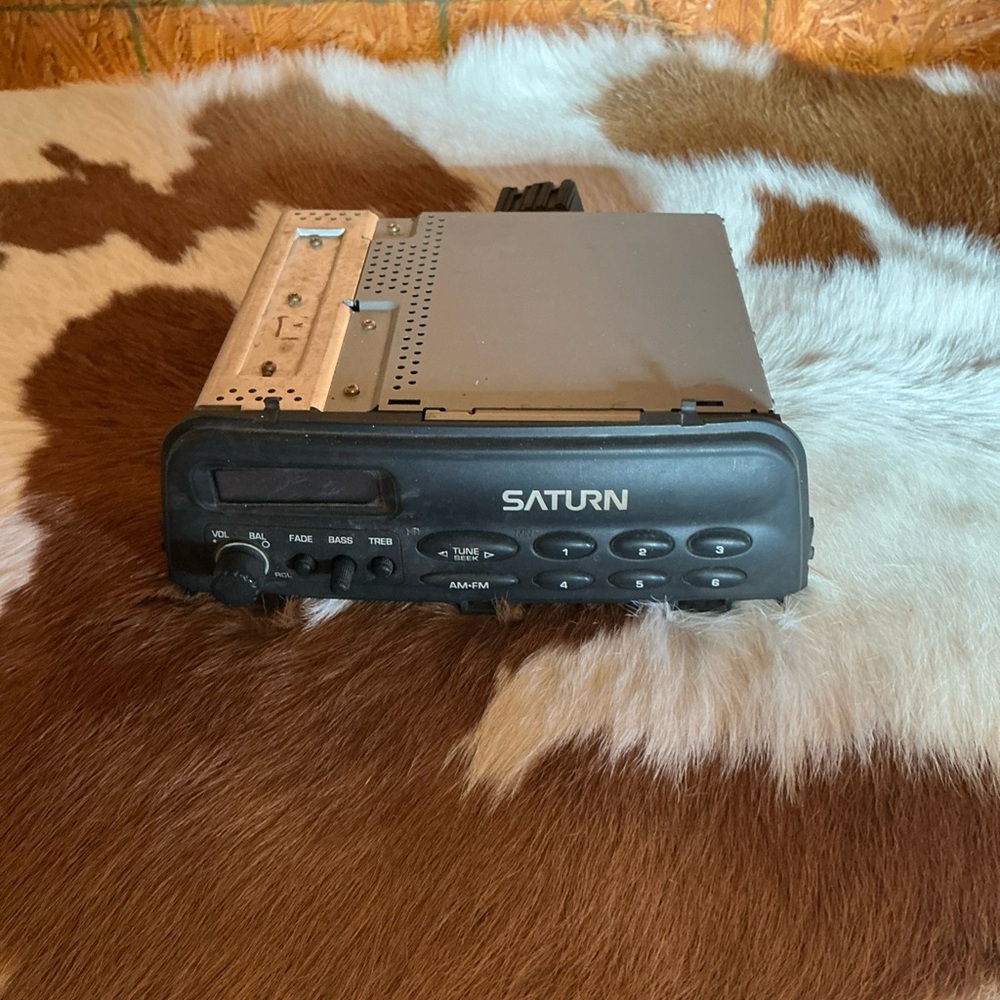 GENUINE SATURN ORIGINAL Stereo Radio AM FM 21022996 Fits 96-99 SATURN S SERIES